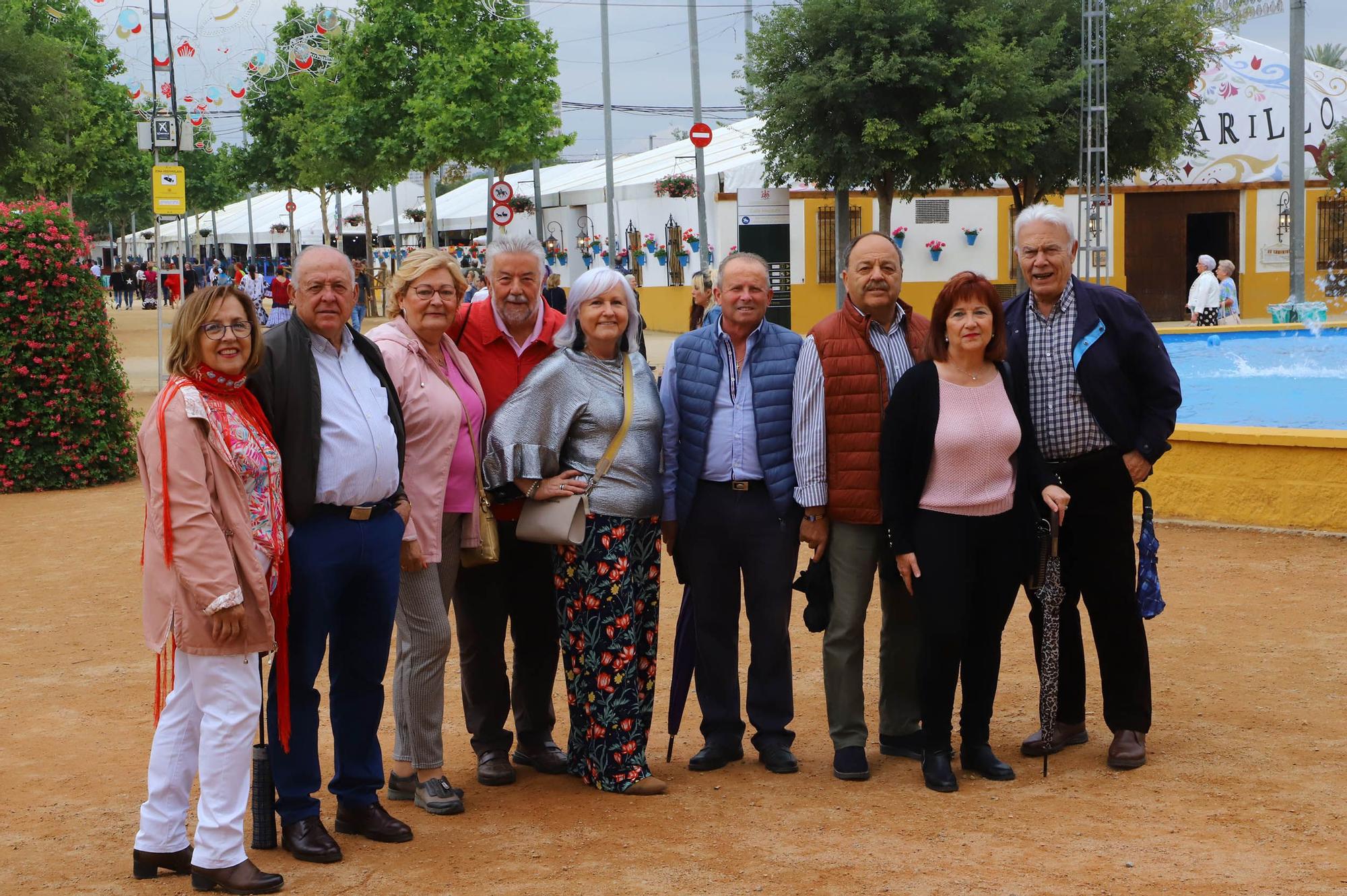 Amigos y familiares en El Arenal el lunes de Feria