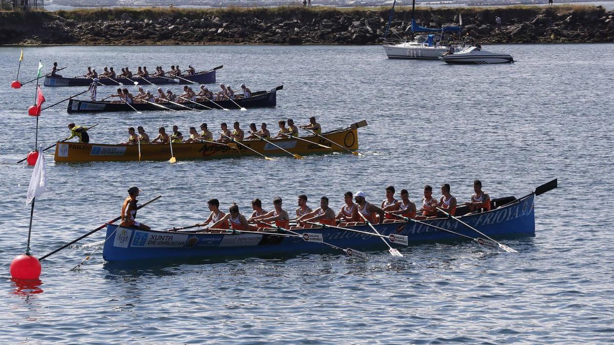 Imagen de una regata de traineras anterior.