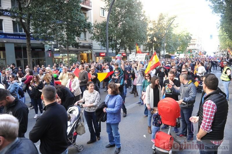 Miles de policías claman en Murcia para exigir "equiparación real" de sus salarios