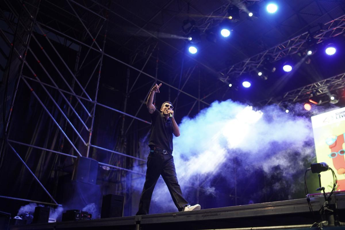 DePol, Chiara Oliver, Enol, Adexe y Nau, Chema Rivas, Daniela Blasco, La Beba, Lola Tuduri, César AC y Pikete, además del dúo local AWY, convirtieron la plaza de María Pita en una gran pista de baile.