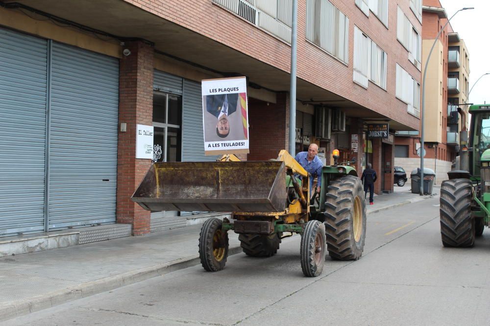 Una vintena de tractors encapçala la marxa lenta contra els macroprojectes de renovables