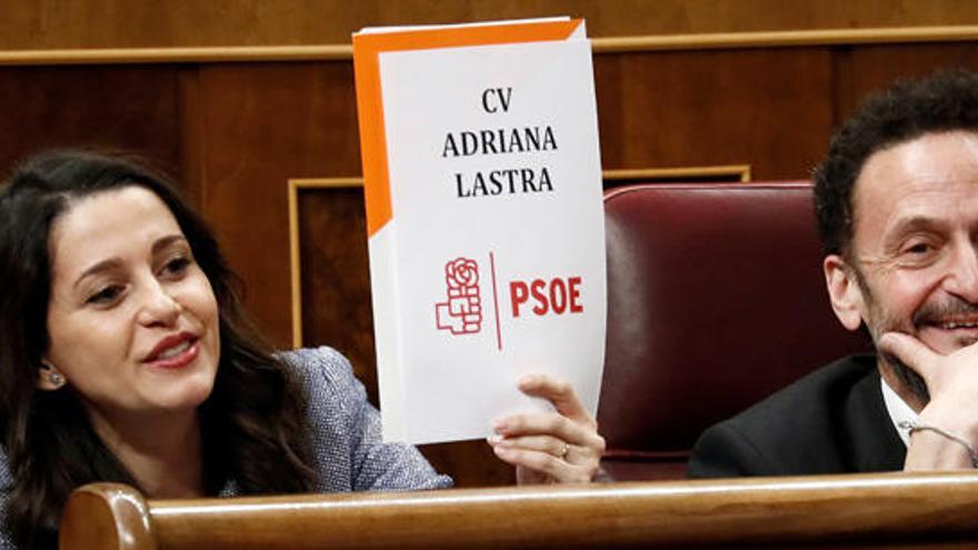 &quot;CV Adriana Lastra PSOE&quot;: la polémica carpeta de Inés Arrimadas contra la portavoz socialista