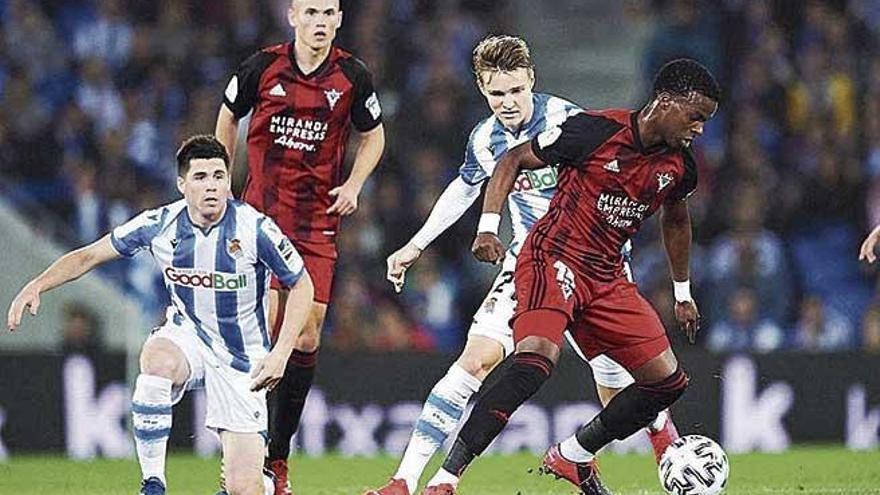 Malsa pugna con Odegaard en el Real Sociedad-MirandÃ©s de Copa.