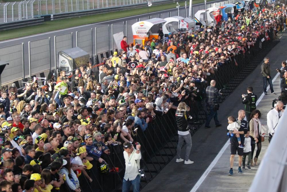 Gran ambiente en la calle de boxes del Circuito de Cheste