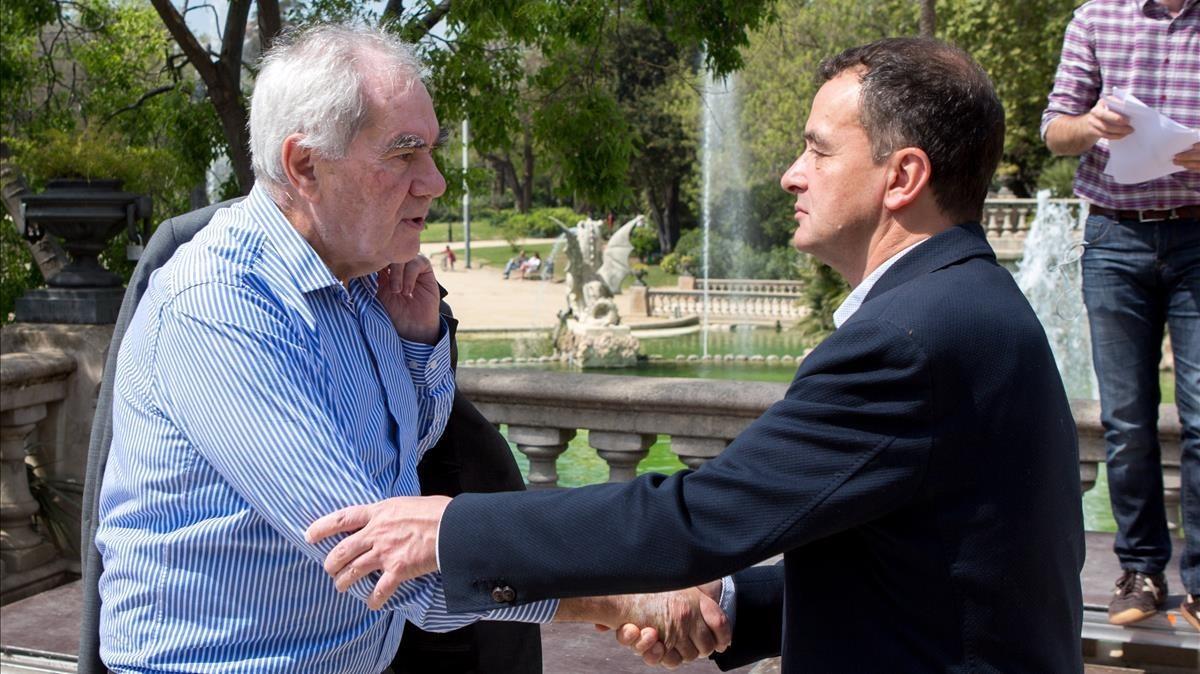 Maragall y Bosch se saludan durante la presentación de la candidatura que el segundo encabezó en las elecciones municipales del 2015.