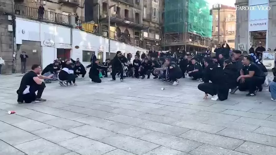 Los aficionados del PAOK se dejan sentir en el Casco Vello