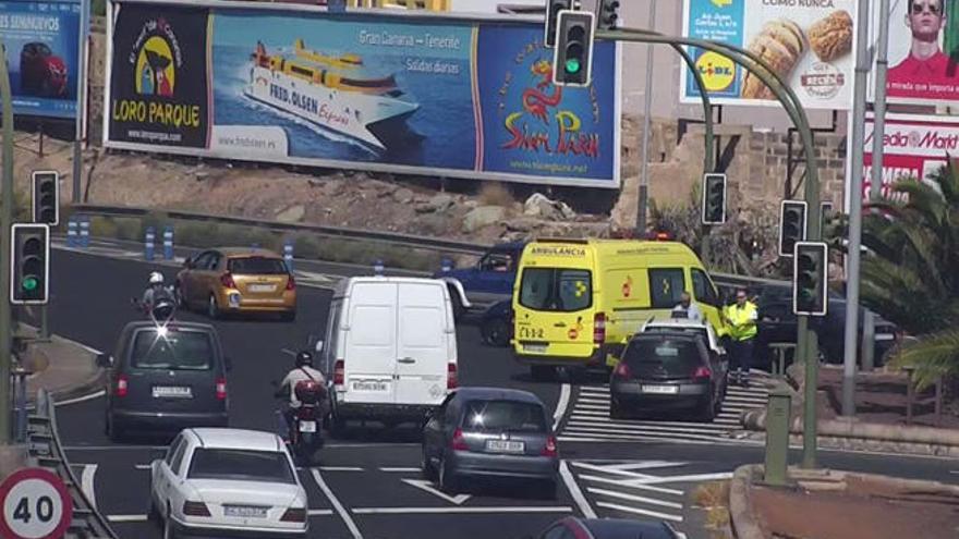 Dos heridos en un accidente de tráfico en Plaza de América