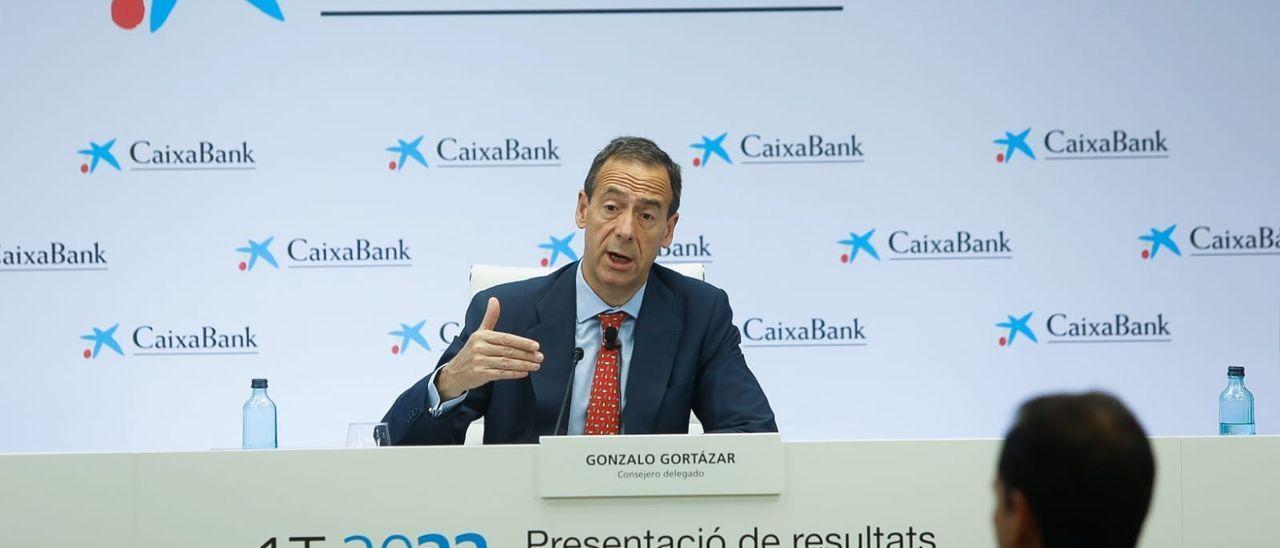 Gonzalo Gortázar, en la sede de CaixaBank en València, esta mañana.