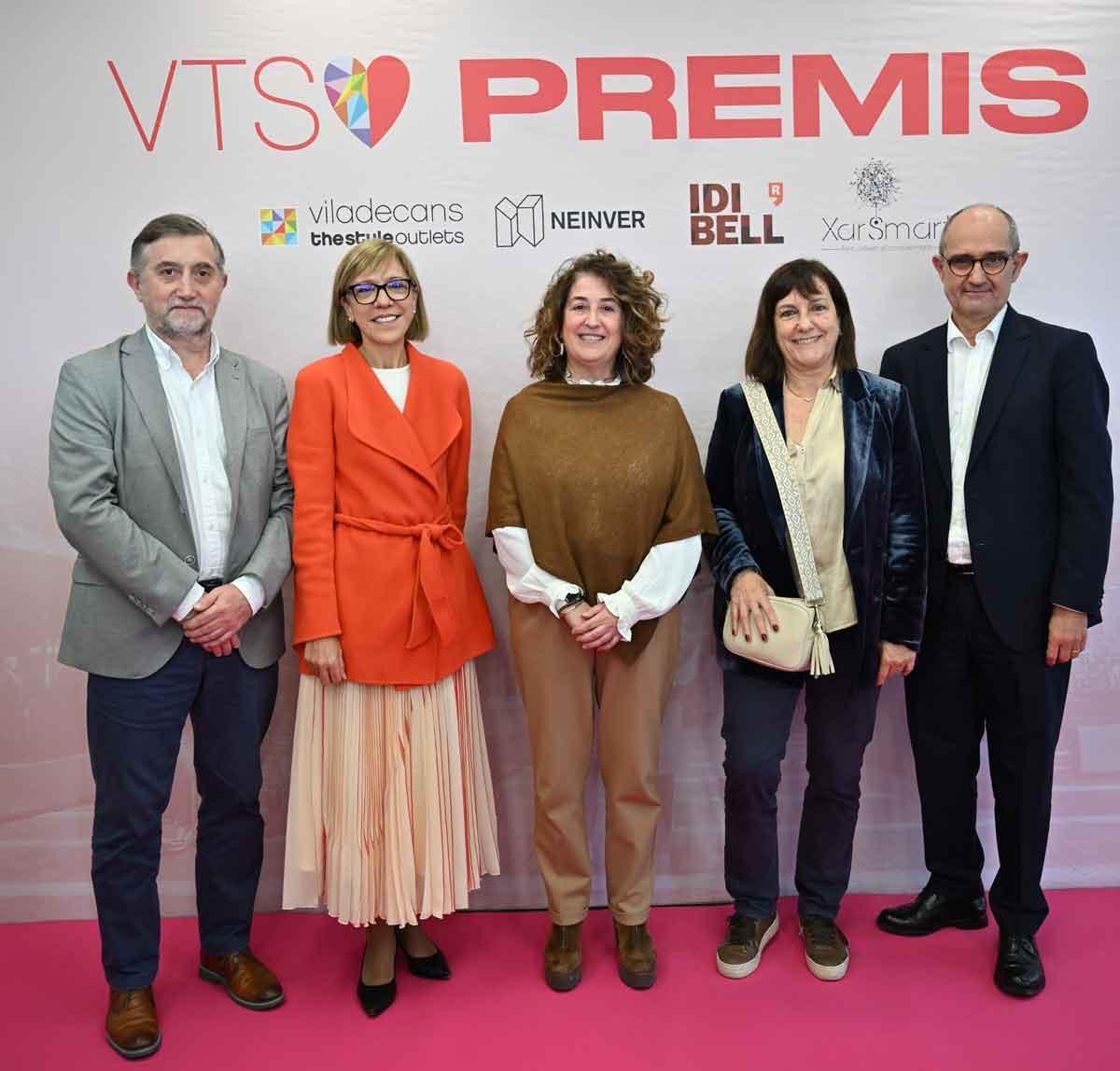 Miguel Ángel Souto, director de Innovación y desarrollo de negocio de IDIBELL; María Jesús Montesinos, gerente del centro; Olga Morales, alcaldesa de Viladecans; Montserrat Llavayol, subdirectora general de Recerca i Innovació en Salut de la Conselleria de Salut; y Gabriel Capellá, director de IDIBELL