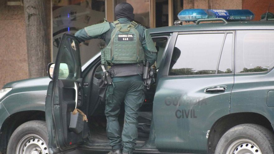 VÍDEO: Un detingut i quatre investigats a Salt en un operatiu de la Guàrdia Civil contra el gihadisme