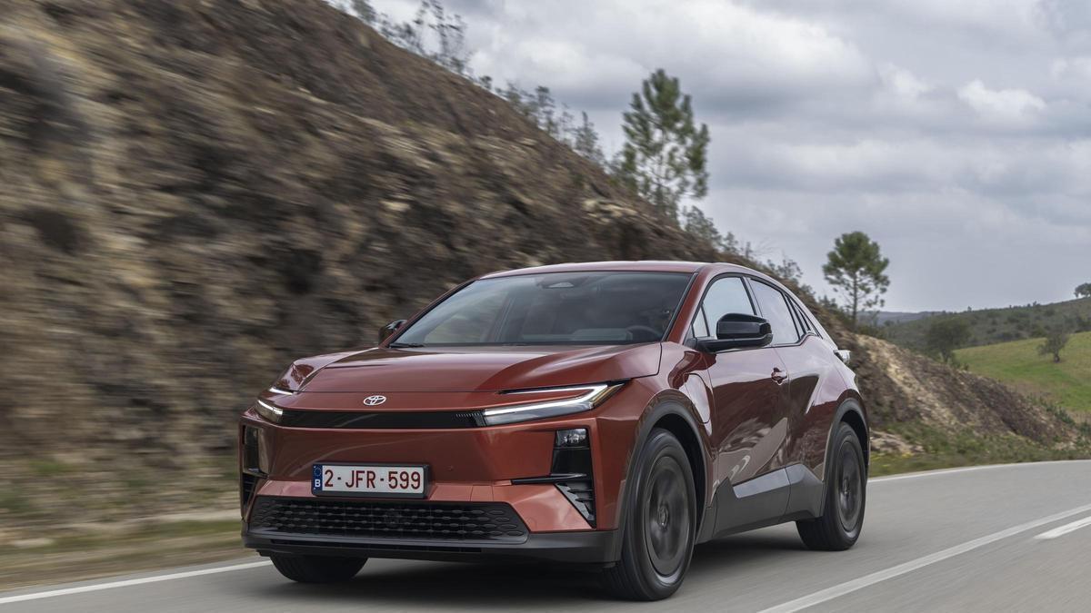 El Toyota C-HR ahora es eléctrico y puede ser tuyo por menos de 30.000 euros (con condiciones)