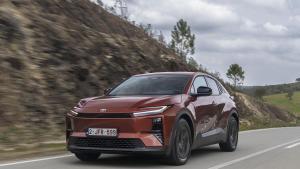 El nuevo Toyota C-HR+ llega con dos versiones.