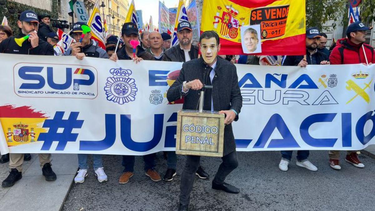 Agentes que fueron a la manifestación desde Galicia. |   // FDV
