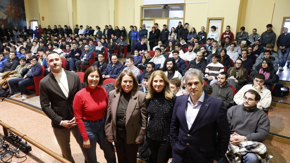 VIDEO: Indra acude a la EPI de Gijón a pescar talento