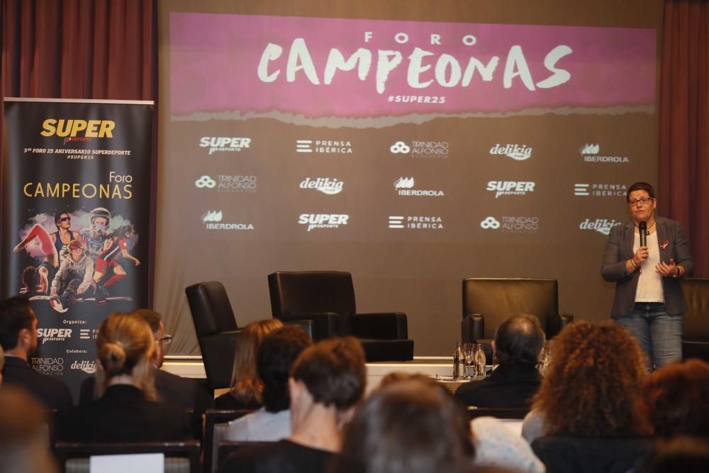 Debate entre Campeonas en el tercer Foro 25 años de SUPER, en imágenes