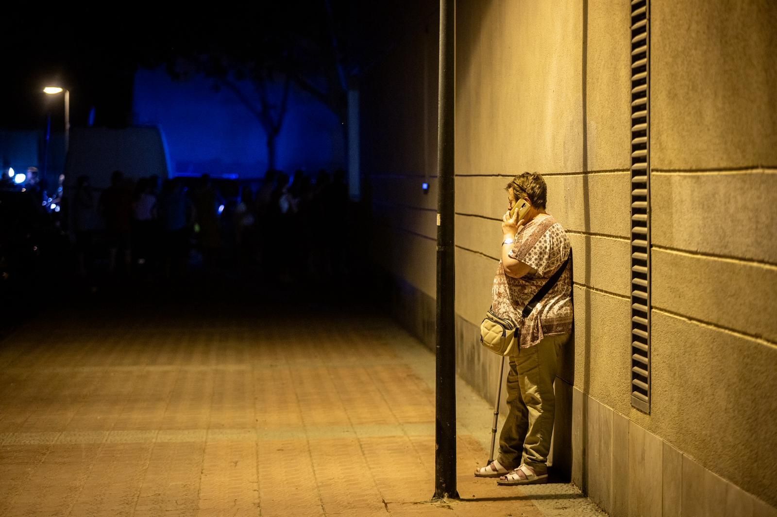 En imágenes | Desalojada la residencia Zalfonada de Zaragoza por un incendio