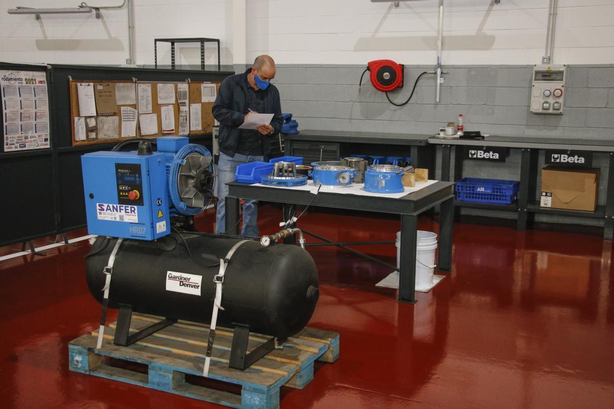 Taller de compresores en las instalaciones de Sanfer.