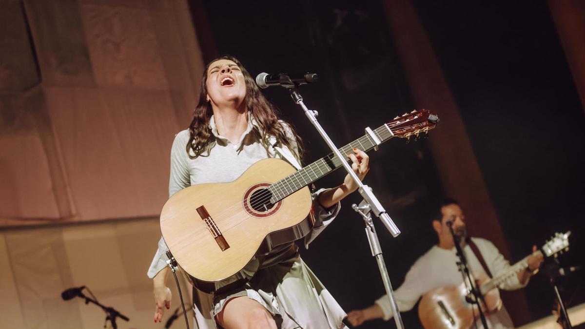 Les millors imatges del concert de Valeria Castro a l'Auditori de Girona