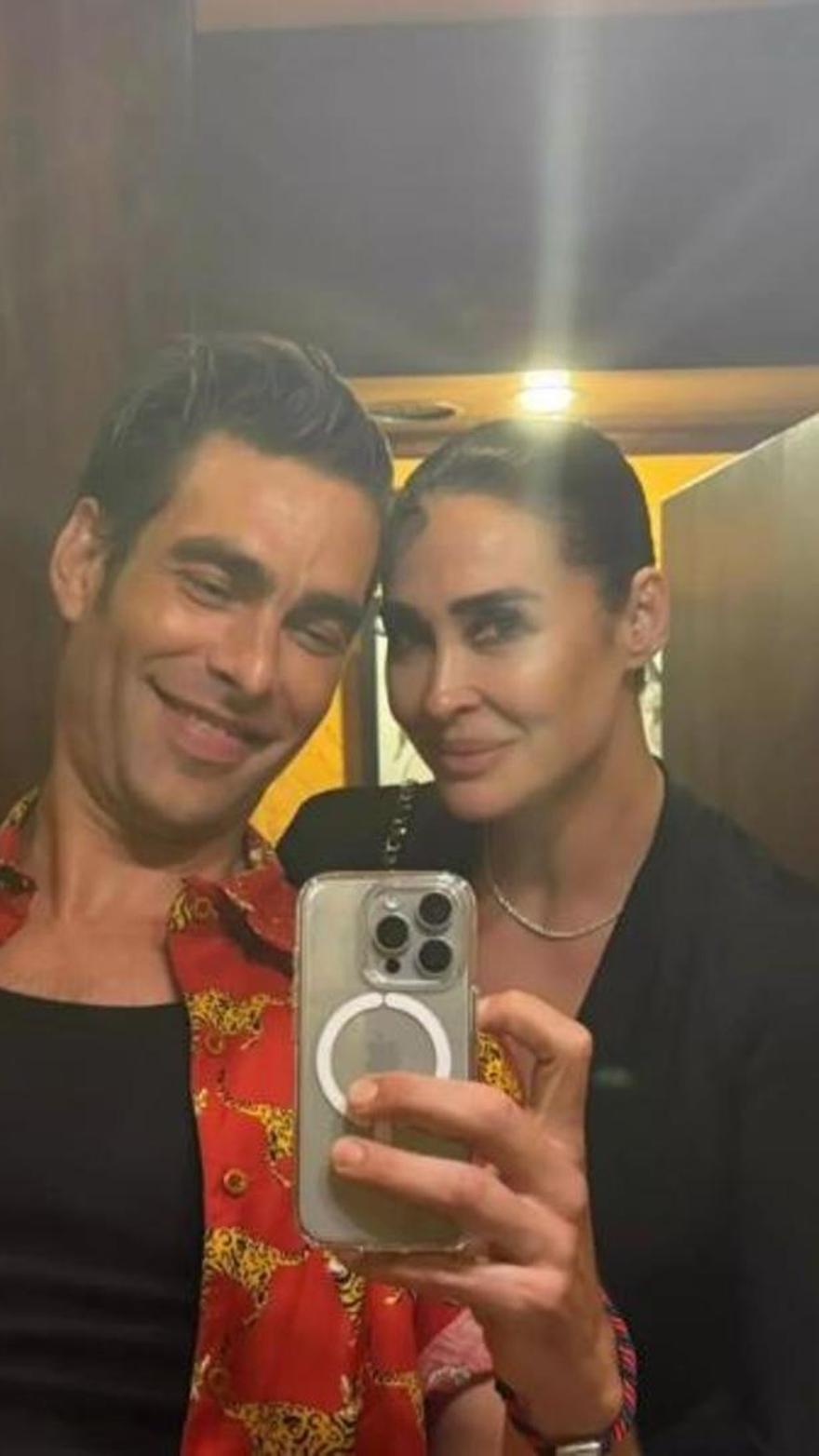 Vicky Martín Berrocal, en la apertura de UNVRS junto a Jon Kortajarena en Ibiza.
