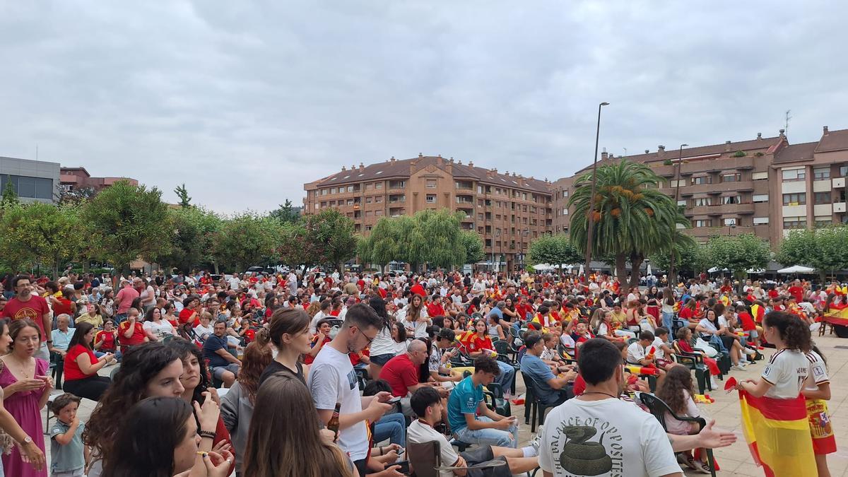 EN IMÁGENES: Piedras Blancas se echa a la calle para vivir el triunfo de España en el Mundial