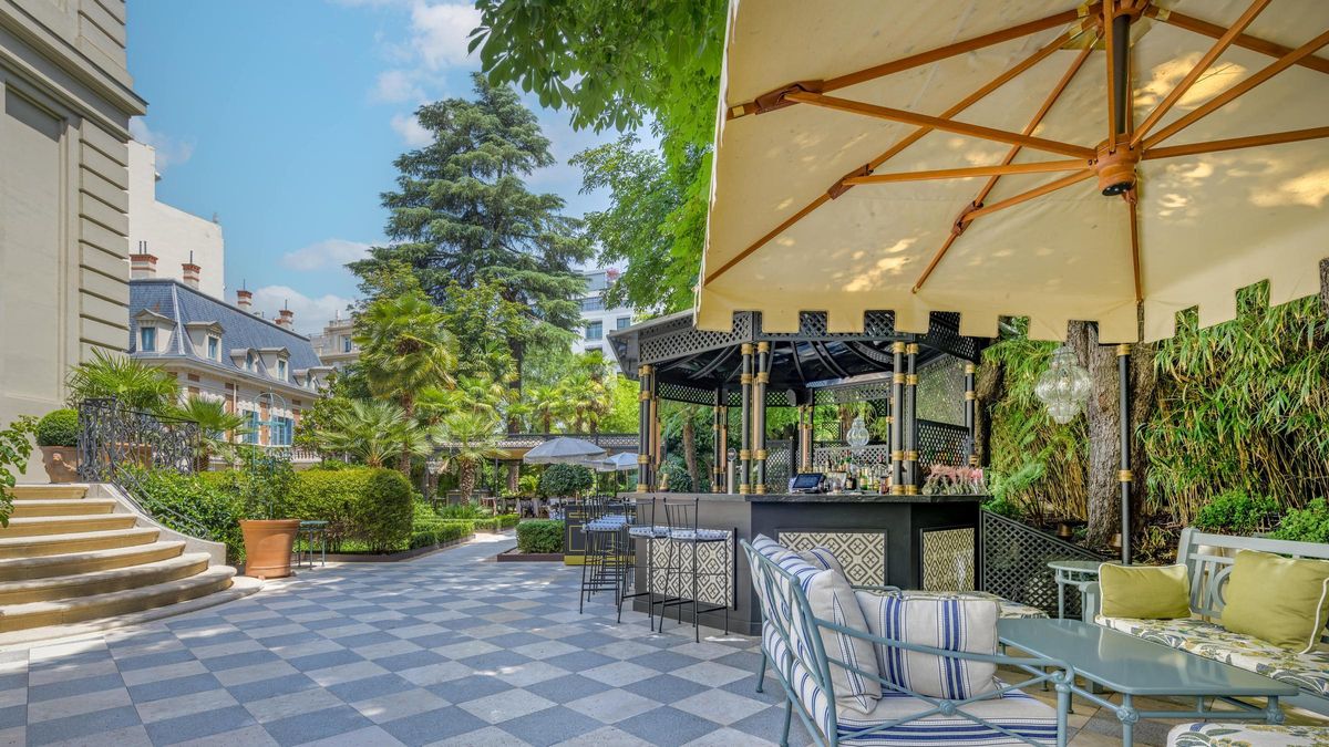 La Biblioteca de Santo Mauro florece este verano con su alta cocina en un jardín secreto de Madrid.
