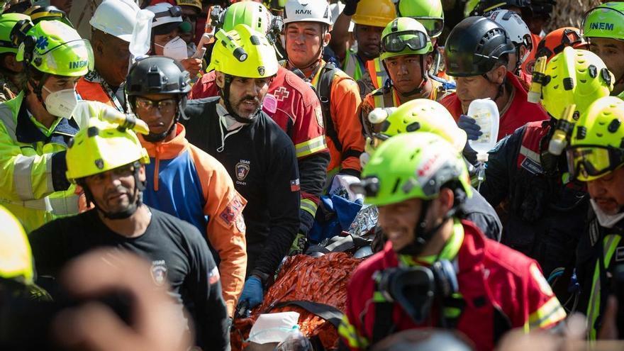 Rescate con vida de Hernán Gil tras más de 8 días bajo los escombros en Venezuela