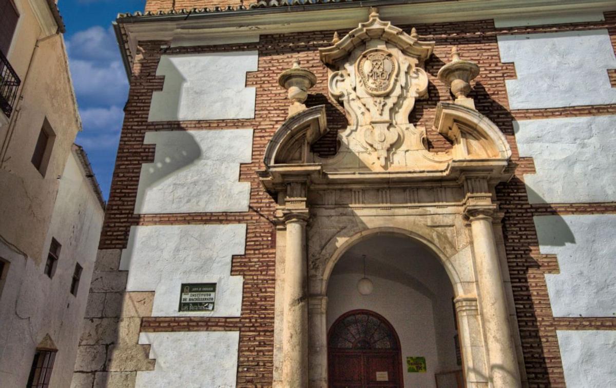 Entrada principal del IES Luis Barahona de Soto de Archidona. | L.O