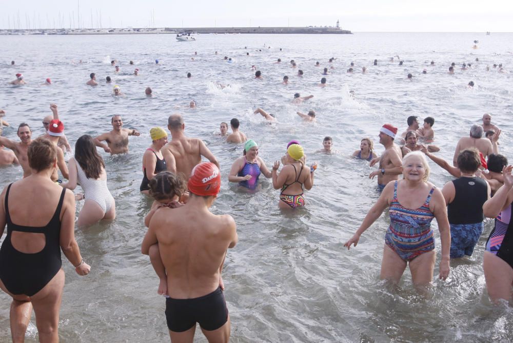 Primer bany de l'Any a 2018 - Sant Feliu de Guíxols