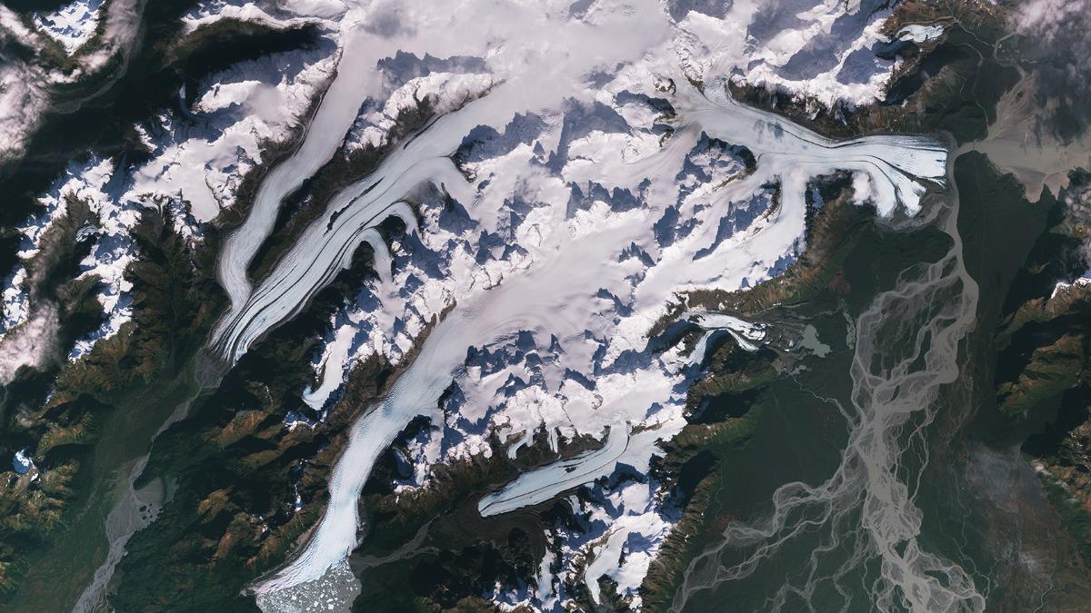 Glaciares en las Montañas Chugach de Alaska, registrados por el satélite Sentinel-2 el 6 de octubre de 2017.