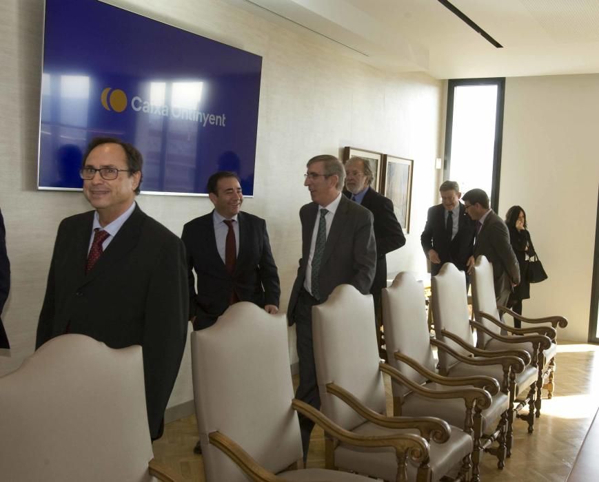 El president de la Generalitat, Ximo Puig, inaugura la nueva sede de Caixa Ontinyent