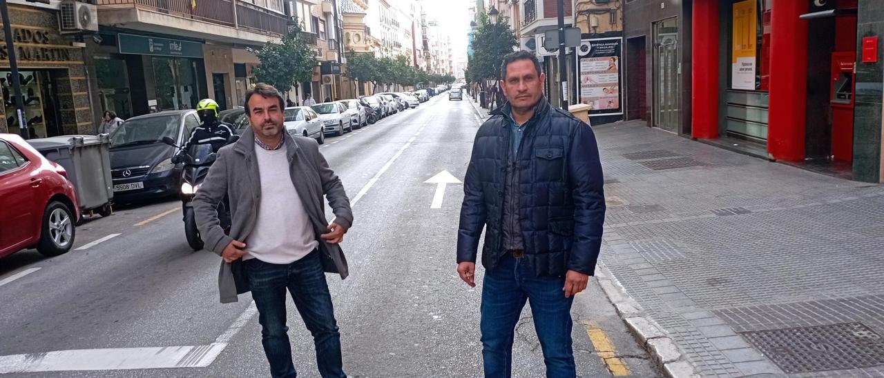 Antonio Márquez y German Gil, en mitad de la calle Victoria el mes pasado.