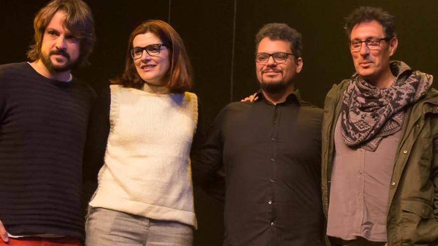 Paco Sánchez, segundo por la derecha, en un acto anterior en la Sala Insular de Teatro.