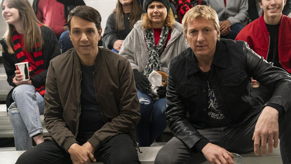 Ralph Macchio y William Zabka son los dos protagonistas de la serie Cobra Kai de Netflix.