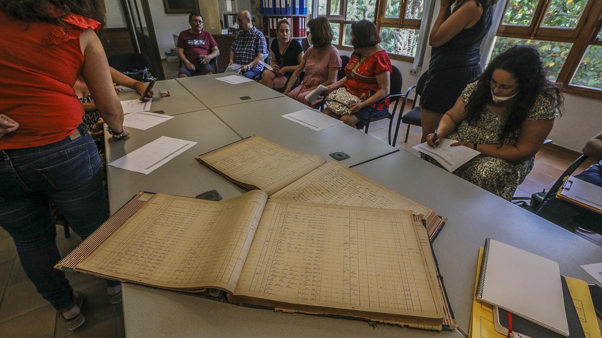 Uno de los talleres sobre genealogía en el Archivo de Elche en la última edición de la celebración de la efeméride