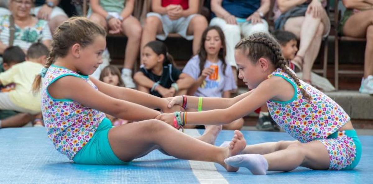 La festa va incloure una exhibició de gimnàsica i de ball