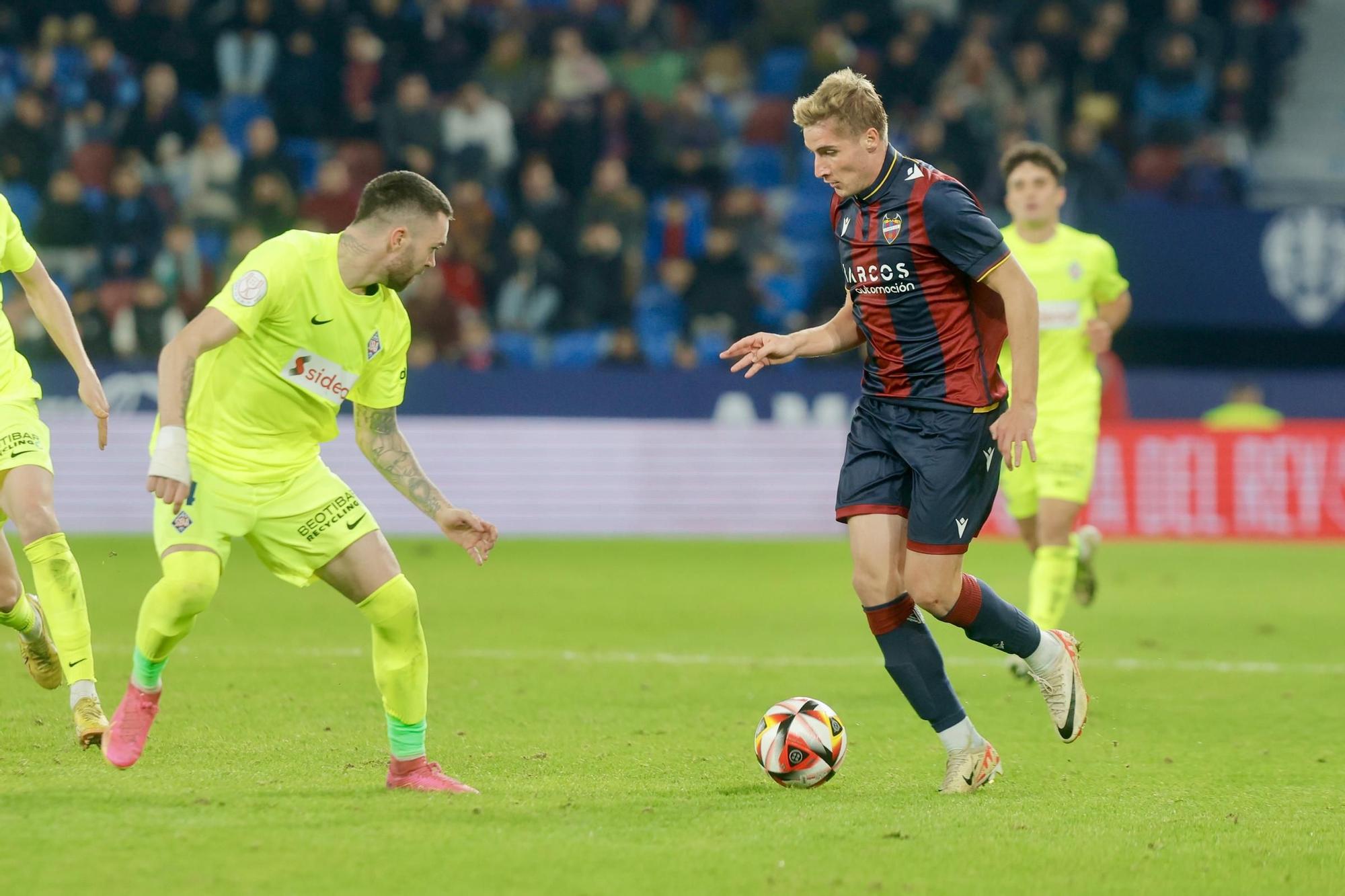 Partido de Copa del REy entre el Levante UD y el SD Amorebieta en imágenes