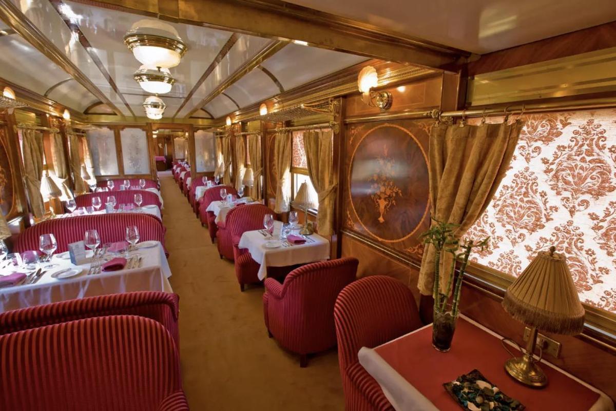 El tren de lujo que recorre Andalucía en vagones de la Belle Époque construidos para la aristocracia europea