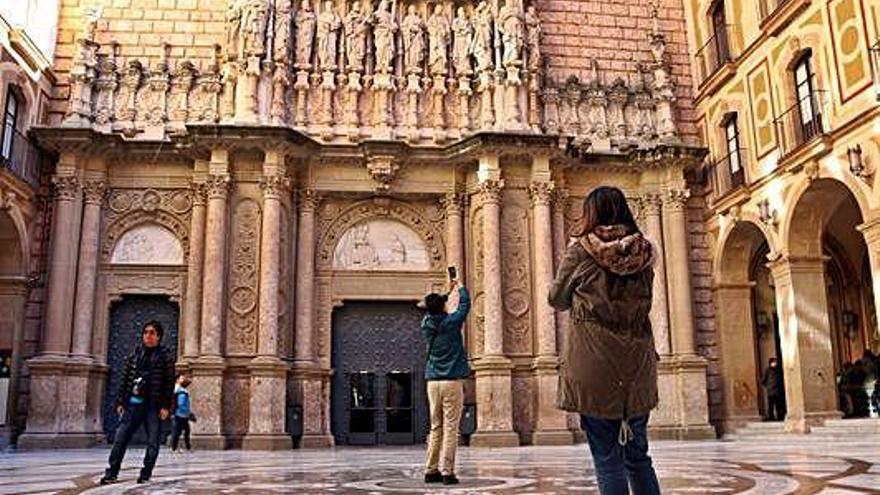 Pati d&#039;entrada a la basílica.