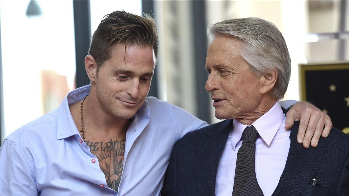 lmmarco45782979 honoree and actor michael douglas  right  poses with his son191016194628