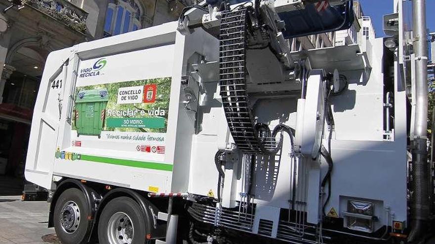 Un camión municipal de recogida selectiva de residuos. // FdV