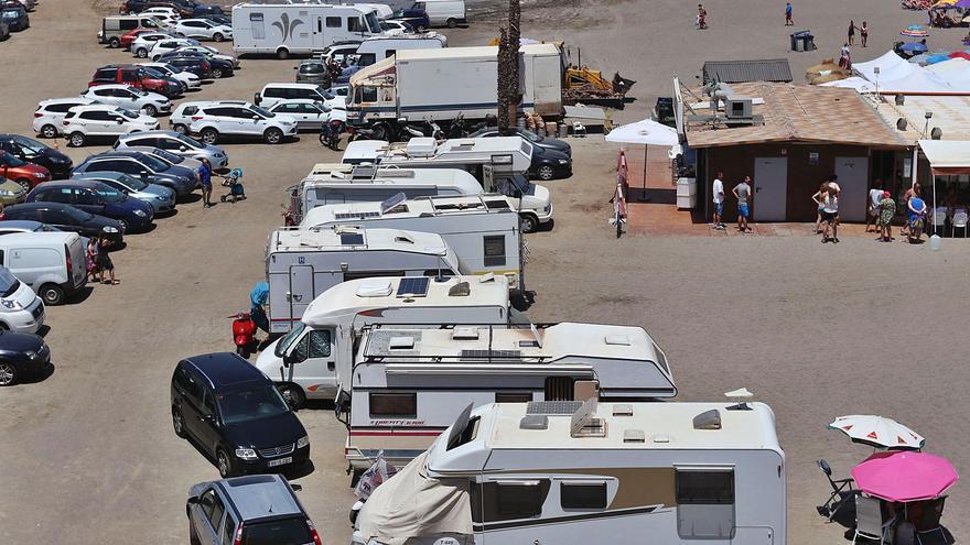 Caravanas en Sacaba Beach en el verano de 2017. | ARCINIEGA