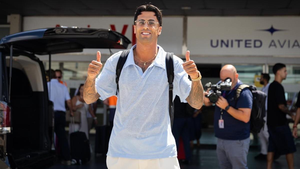 João Cancelo, a su llegada este lunes a Barcelona.