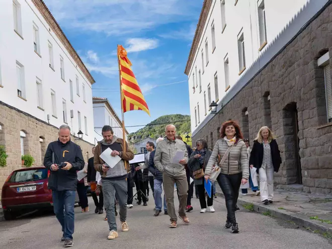 Qui és la colla de Viladomiu Nou que canta caramelles?