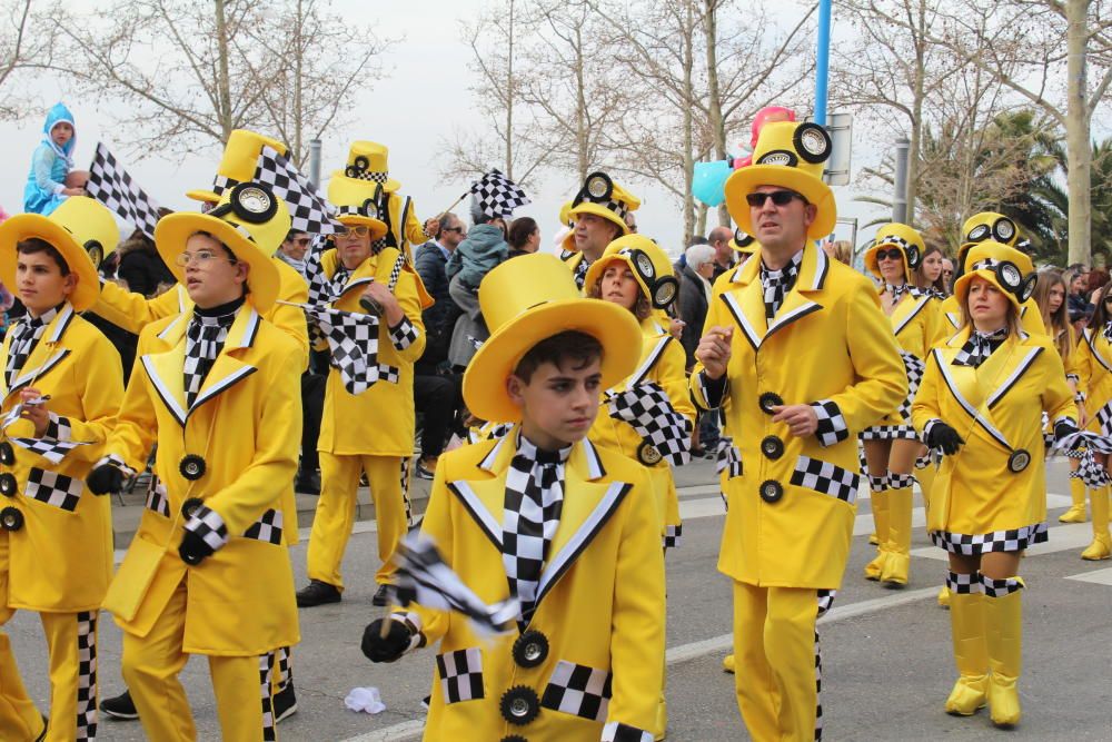 Roses viu un carnaval pletòric de gent i bon temps