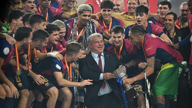 El Barça golea 2-5 al Madrid en la final de la Supercopa | FOTOS