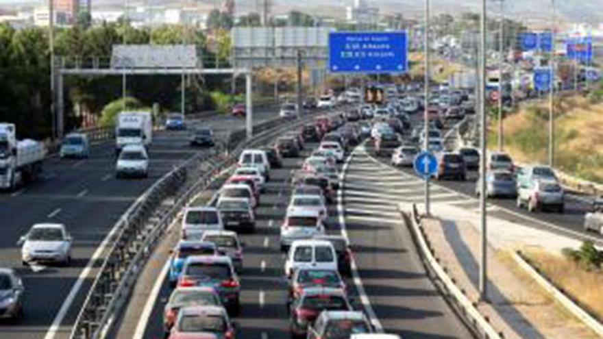 Tráfico en la A-7 dirección Alicante tras el accidente de un camión