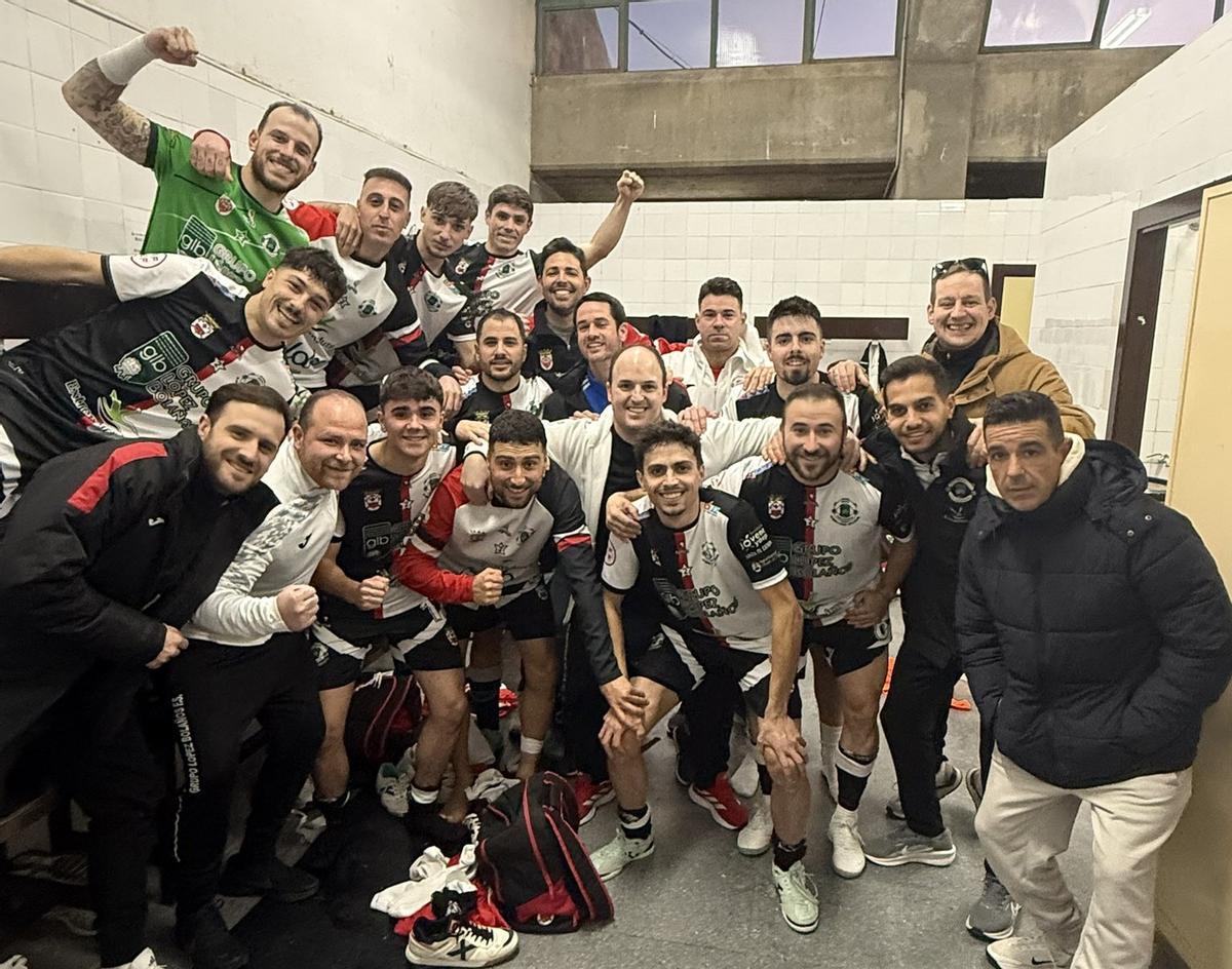 El Grupo López Bolaños festeja su victoria.