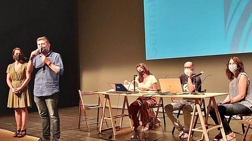 Primera reunió de la redacció del projecte al Teatre de Lloret. | AJ. LLORET DE MAR