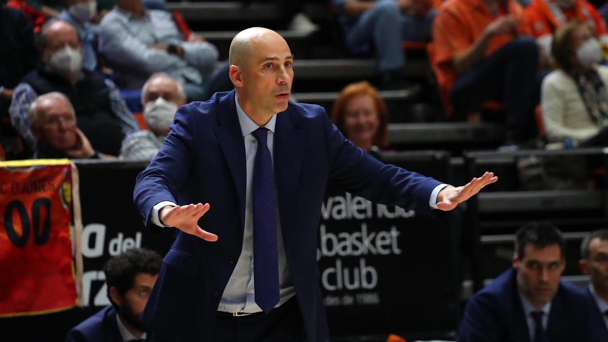 Joan Peñarroya, entrenador del Valencia BC en el partido de EuroCup frente al Hamburg Towers