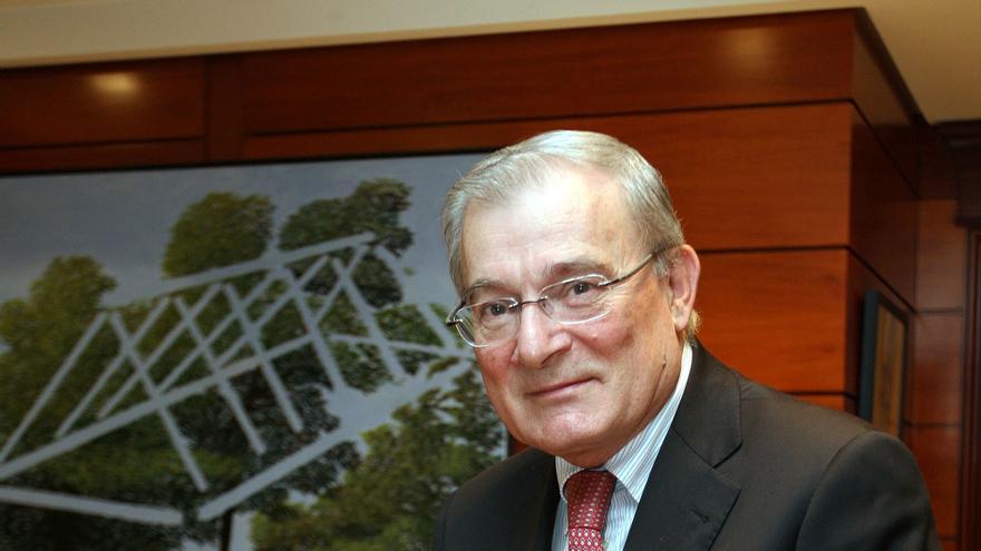 Manuel Azuaga mantuvo su retribución en 2021 como presidente de Unicaja Banco en 845.000 euros